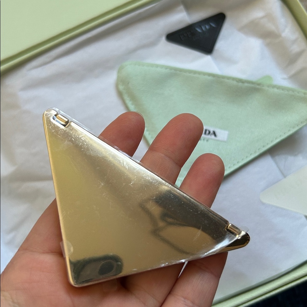 Prada Beauty Triangle compact mirror - Picture 7 of 17